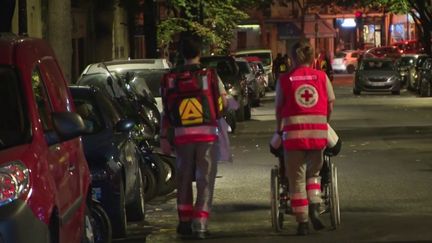 À Paris, un homme de 100 ans est décédé dans l'incendie d'une maison de retraite dimanche 15 septembre. Deux femmes ont été hospitalisées, dont une dans un état grave. (FRANCE 2)