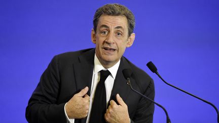 Nicolas Sarkozy et Jean-Luc Mélenchon réagissent à la mort de Charles Pasqua