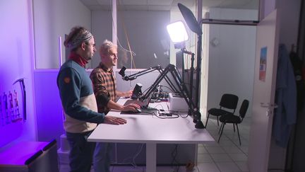 Deux enseignants-chercheurs de l'université Grenoble-Alpes ont lancé une chaine sur la plateforme Twitch.