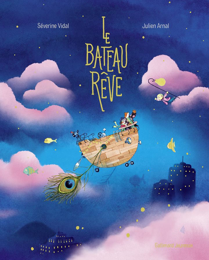 La couverture de l'album "Le bateau rêve" de Séverine Vidal et Julien Arnal. (GALLIMARD)