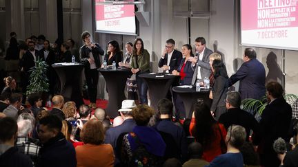 Several figures from the left, including the First Secretary of the Socialist Party, Olivier Faure, the former presidential candidate Yannick Jadot, the head of the environmentalist deputies Cyrielle Chatelain, the communist deputy Elsa Faucillon, and two rebellious elected officials, Raquel Garrido and Clémentine Autain, met at a meeting on immigration in Saint Ouen (Seine-Saint-Denis), on December 7, 2023. (GEOFFROY VAN DER HASSELT / AFP)