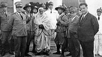 Le leader des rebelles libyens, le chef Omar al-Mokhtar, à Benghazi, au moment de son arrestation par les Italiens, le 15 septembre 1931. Photo en Wikimedia Commons  (Wikimedia Commons / CC)