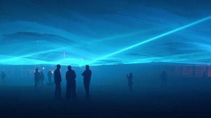 La vague bleue "Waterlicht" de Daan Roosegaarde donnera l'impression de marcher sous le niveau de la mer au parc Clichy-Batignolles.
 (Daan Roosegaarde)