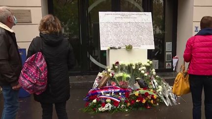 Après six longues années de cauchemars et de traumatismes, de nouvelles cérémonies ont eu lieu à la mémoire des 130 personnes tuées lors des attentats du&nbsp;13 novembre 2015.&nbsp;
 (CAPTURE ECRAN / FRANCEINFO)