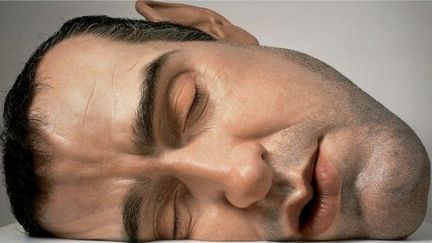 Ron Mueck : Mask II, 2002. Matériaux divers.  
 (Ron Mueck / Photo courtesy Anthony d&#039; Offray, Londres.)