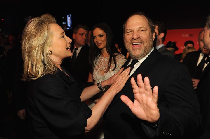 Hillary Clinton et Harvey Weinstein au gala du magazine "Time", le 24 avril 2012 à New York (Etats-Unis).&nbsp; (LARRY BUSACCA / GETTY IMAGES NORTH AMERICA / AFP)