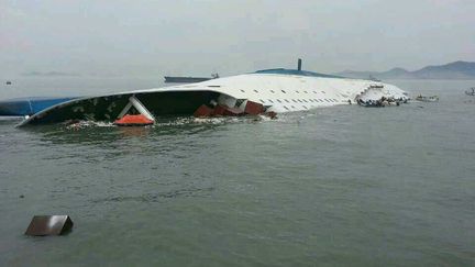 Une photo du ferry sud-cor&eacute;en apr&egrave;s son naufrage, le 16 avril 2014. (SOUTH KOREA COAST GUARD / AFP)