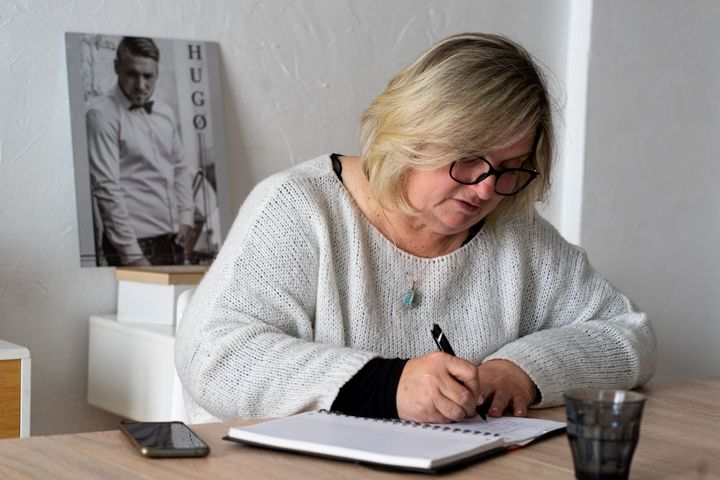 Nathalie Bardel in her house in La Motte (Var), April 18, 2023. (FLORENCE MOREL / FRANCEINFO)