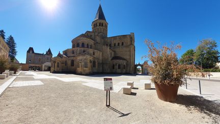 A Paray-Le-Monial, on marche sur les pas des moines dans l'ancien prieuré clunisien, chef d'œuvre de l'art roman en Bourgogne. (TOURISMEPARAYLEMONIAL)