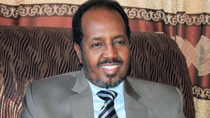 Le pr&eacute;sident somalien&nbsp;Hassan Cheikh Mohamoud lors d'une interview au palais pr&eacute;sidentiel, &agrave; Mogadiscio (Somalie), le 26 f&eacute;vrier 2013. (ABDURASHID ABDULLE ABIKAR / AFP)