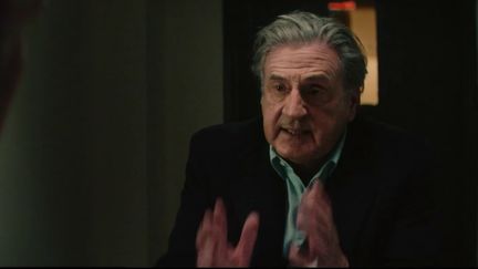 On le connaît surtout pour ses talents d'acteur, moins pour sa casquette de réalisateur. Daniel Auteuil sort pourtant son sixième long-métrage, "Le Fil", un polar émaillé de tensions et de suspense sur la quête de la vérité.