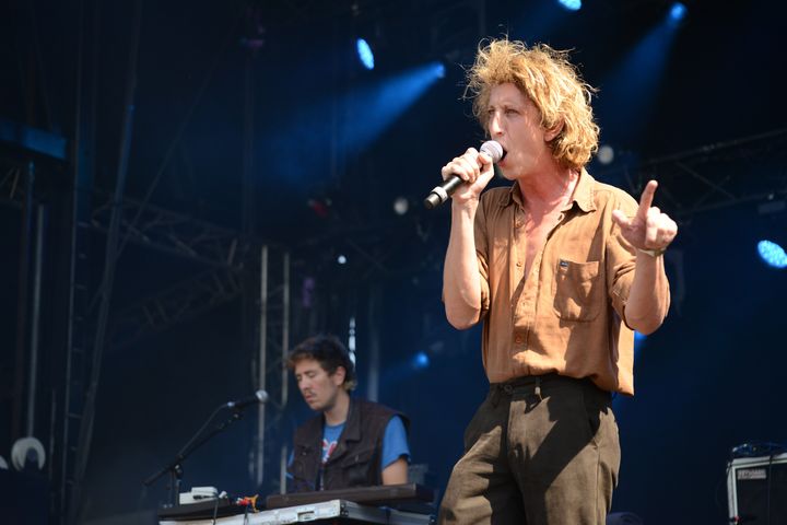 Le leader du groupe le Villejuif Underground, sur la scène des 4 Vents, le 25 août 2019 au Festival Rock en Seine.&nbsp; (JULES BOUDIER)