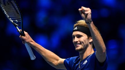 Alexander Zverev laisse éclater sa joie après sa victoire en finale des ATP Finals contre Daniil Medvedev, à Turin, le 21 novembre 2021. (MARCO BERTORELLO / AFP)