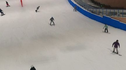 Chine : inauguration de la plus grande piste de ski intérieure du monde