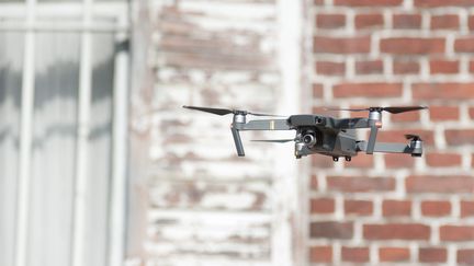 Toujours plus petits et plus difficiles à intercepter, les drones sont devenus un casse-tête pour le personnel pénitentiaire. (MAXPPP)