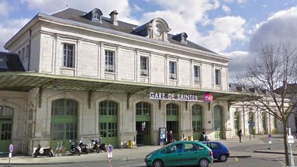 La gare de Saintes (Charente-Maritime), o&ugrave; le wagon d'un train de fret a d&eacute;raill&eacute;, le 16 juillet 2013. (GOOGLE STREET VIEW)