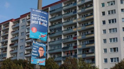 Affiches électorales de l'AfD dans un quartier de l'ancien Berlin-Est, Marzahn-Hellersdorf, le 19 septembre 2016. (Jörg Carstensen / DPA)