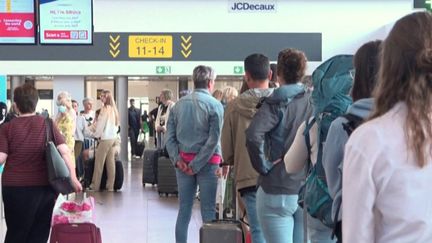 Aéroports et compagnies aériennes démunis face aux grèves et aux pénuries de personnel