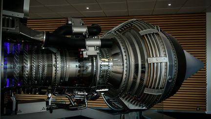 Moteur d'avion fabriqué par l'usine Safran de Châteaufort (Yvelines). (THOMAS PADILLA / MAXPPP)