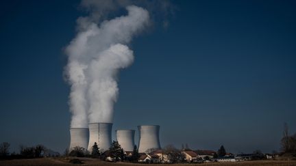 Le réacteur numéro 4 de la centrale nucléaire du Bugey (Ain) s'arrêtera pour que des&nbsp;contrôles puissent être effectués,&nbsp;le 9 avril 2022. (JEAN-PHILIPPE KSIAZEK / AFP)