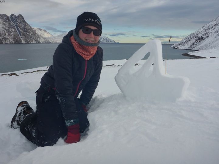 Léonie Brossier, 14 ans vit en famille sur un voilier polaire en Arctique.&nbsp; (ERIC BROSSIER)