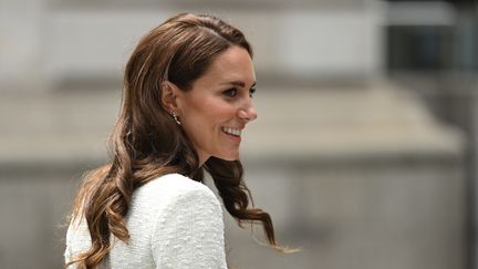 La princesse Kate Middleton au National Portrait Gallery à Londres (Royaume-Uni), le 20 juin 2023. (KATE GREEN / ANADOLU AGENCY / AFP)