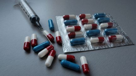 Depuis l'affaire du Mediator, de nombreux autres scandales sanitaires ont secoué la pharmacovigilance française.&nbsp; (RAPHAEL BLOCH / SIPA)