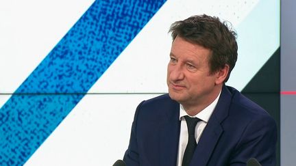 "Dimanche en politique" recevait dimanche 27 février Yannick&nbsp;Jadot, candidat&nbsp;Europe Écologie Les Verts&nbsp;à l'élection présidentielle de 2022 et député européen.&nbsp;Conflit en Ukraine, élection, programme….&nbsp;Il répondait aux questions de Francis Letellier à&nbsp;42 jours du premier tour. (FRANCE 3)