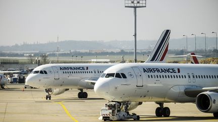 Des avions d'Air France&nbsp;en mars 2016 à Orly (illustration). (ARNAUD BEINAT / MAXPPP)