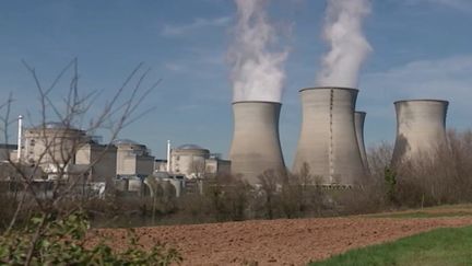 Les déchets nucléaires n'ont pas tous la même durée de radioactivité, entre 300 et 100 000 ans. Ils sont traités différemment et une partie d'entre eux est théoriquement recyclable. (FRANCE 2)