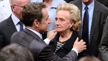 Nicolas Sarkozy et Bernadette Chirac se saluent le 20 avril 2012 lors d'un meeting pr&eacute;sidentiel &agrave; Nice.&nbsp; (ERIC FEFERBERG / AFP)