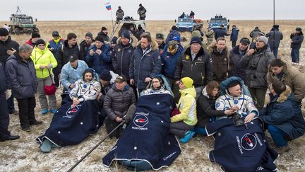 &nbsp; (Les astronautes Mikhail Korniyenko, Sergei Volkov et Scott Kelly après leur retour sur Terre © REUTERS)