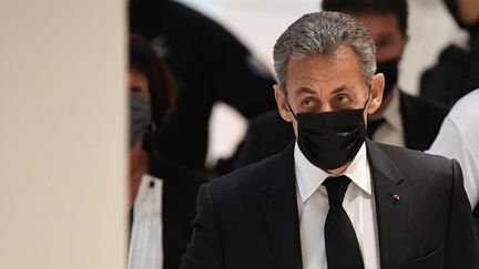 Nicolas Sarkozy au tribunal correctionnel de Paris le 2 novembre 2021, où il était entendu en tant que témoin lors du procès de ses anciens collaborateurs.&nbsp;&nbsp; (BERTRAND GUAY / AFP)