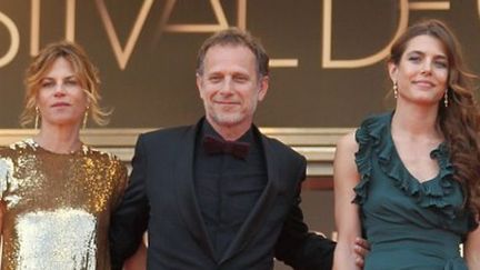 (R) poses next to French actor Charles Berling and his wife Camille Japy
 (VALERY HACHE / AFP)