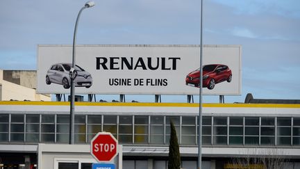 L'usine Renault, de Flins, dans les Yvelines, le 3 février 2017. (ERIC PIERMONT / AFP)