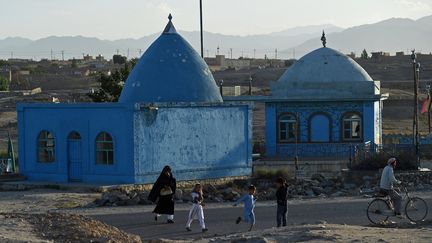 Des habitants de Ghazni (Afghanistan), le 3 juin 2021. (WAKIL KOHSAR / AFP)