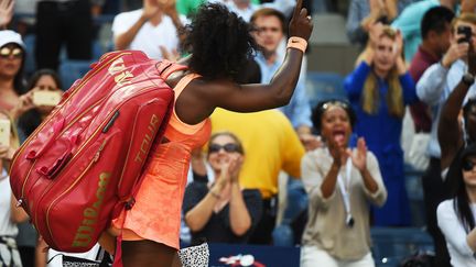 Serena Williams tête basse après sa défaite en demi-finale de l'US Open (JEWEL SAMAD / AFP)