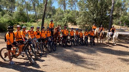 La commune de Bouc-Bel-Air&nbsp;dans les Bouches-du-Rhône&nbsp;a fait appel à sa jeunesse pour surveiller ses massifs forestiers contre les incendies, juillet 2021. (MATHILDE VINCENEUX / RADIO FRANCE)