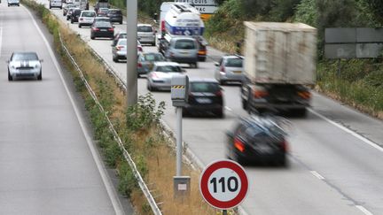 Sur les dix&nbsp;premiers mois de l'année, le nombre de personnes décédées sur les routes de France métropolitaine reste supérieur de 0,8% à celui enregistré sur la période équivalente de l'année passée. (MAXPPP)