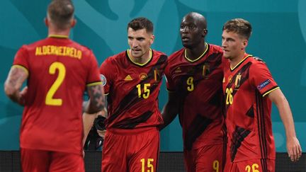 Les joueurs de la Belgique célèbrent leur victoire face à la Russie, le 12 juin (KIRILL KUDRYAVTSEV / POOL)