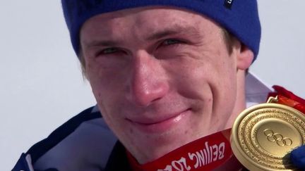 C’est le nouveau héros du ski français. Clément Noël, 24 ans, remporte la médaille d’or au slalom des Jeux olympiques de Pékin (Chine). Cela faisait un moment que la France attendait une telle victoire. (FRANCE 2)