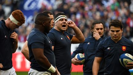 Guilhem Guirado (au centre), entouré de ses coéquipiers le 23 février 2019 lors d'un match contre l'Écosse au Stade de France. (ANNE-CHRISTINE POUJOULAT / AFP)