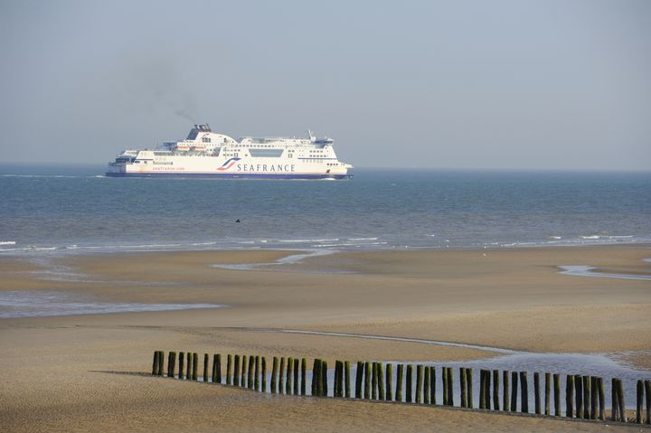 Un ferry SeaFrance au large de Sangatte (Pas-de-Calais), le 3 octobre 2011. (RICHARD SOBERKA / HEMIS / AFP)