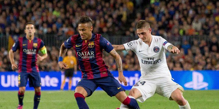 Qatar contre Emirates, ou Barcelone contre PSG.  Les compagnies du Golfe ont accru leur popularité en s'affichant sur les maillots des grandes équipes de foot. (Albert Llop / ANADOLU AGENCY)