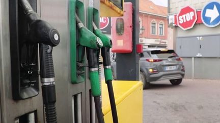 Prix des carburants : certains Français passent la frontière pour faire le plein en Belgique (France 3)