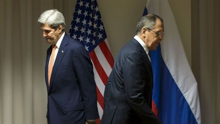 Le secrétaire d'Etat américain John Kerry et le ministre russe des Affaires étrangères Sergueï Lavrov, lors d'une réunion sur la Syrie, à Zurich en Suisse, le 20 janvier 2016. (Reuters/ Jacquelyn Martin)