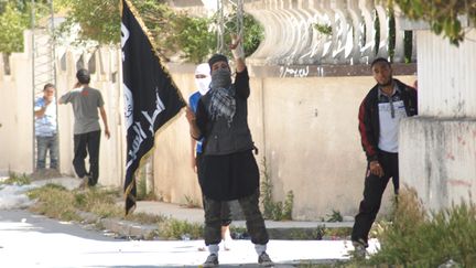 &nbsp; (Heurts entre salafistes et forces de l'ordre dans la banlieue de Tunis à Ettadhamen le 19 mai 2013 © Maxppp)