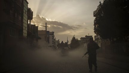 Un soldat taliban à Kaboul (Afghanistan), le 21 septembre 2021. (FELIPE DANA / AP)