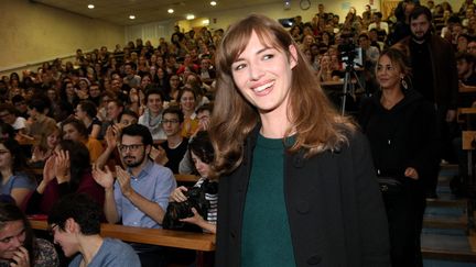 La comédienne Louise Bourgoin à la faculté de médecine Paris-Descartes le 26 novembre 2018, lors de la présentation de la première saison de la série "Hippocrate" (OLIVIER LEJEUNE / MAXPPP)