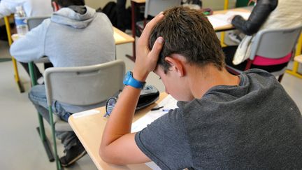 Des &eacute;l&egrave;ves passent le brevet des coll&egrave;ges, &agrave; Morlaix (Finist&egrave;re), le 26 juin 2014. (  MAXPPP)